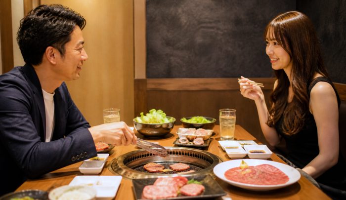 焼肉同伴する男性とキャバ嬢